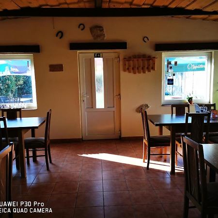 Restaurace a penzion u Jessyho Perná Exteriér fotografie