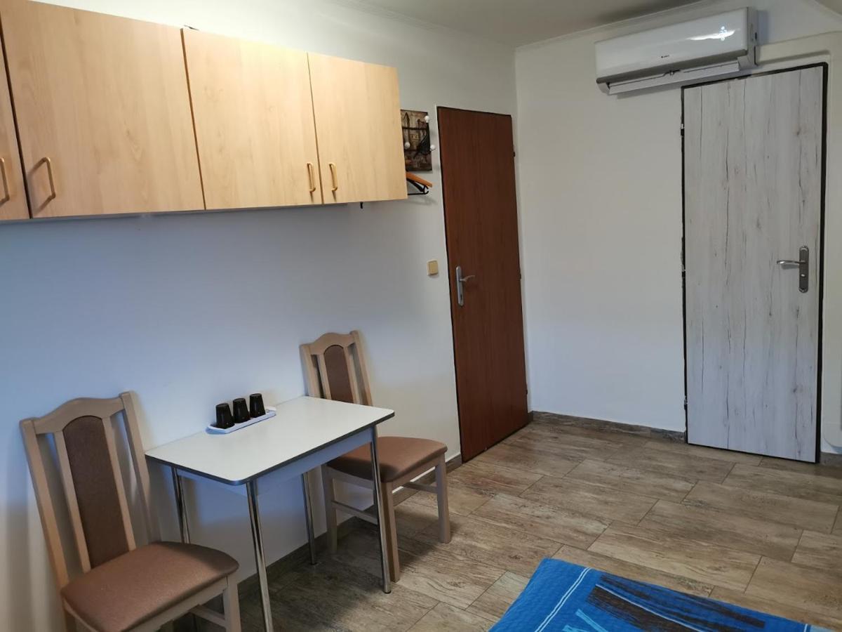 Restaurace a penzion u Jessyho Perná Exteriér fotografie