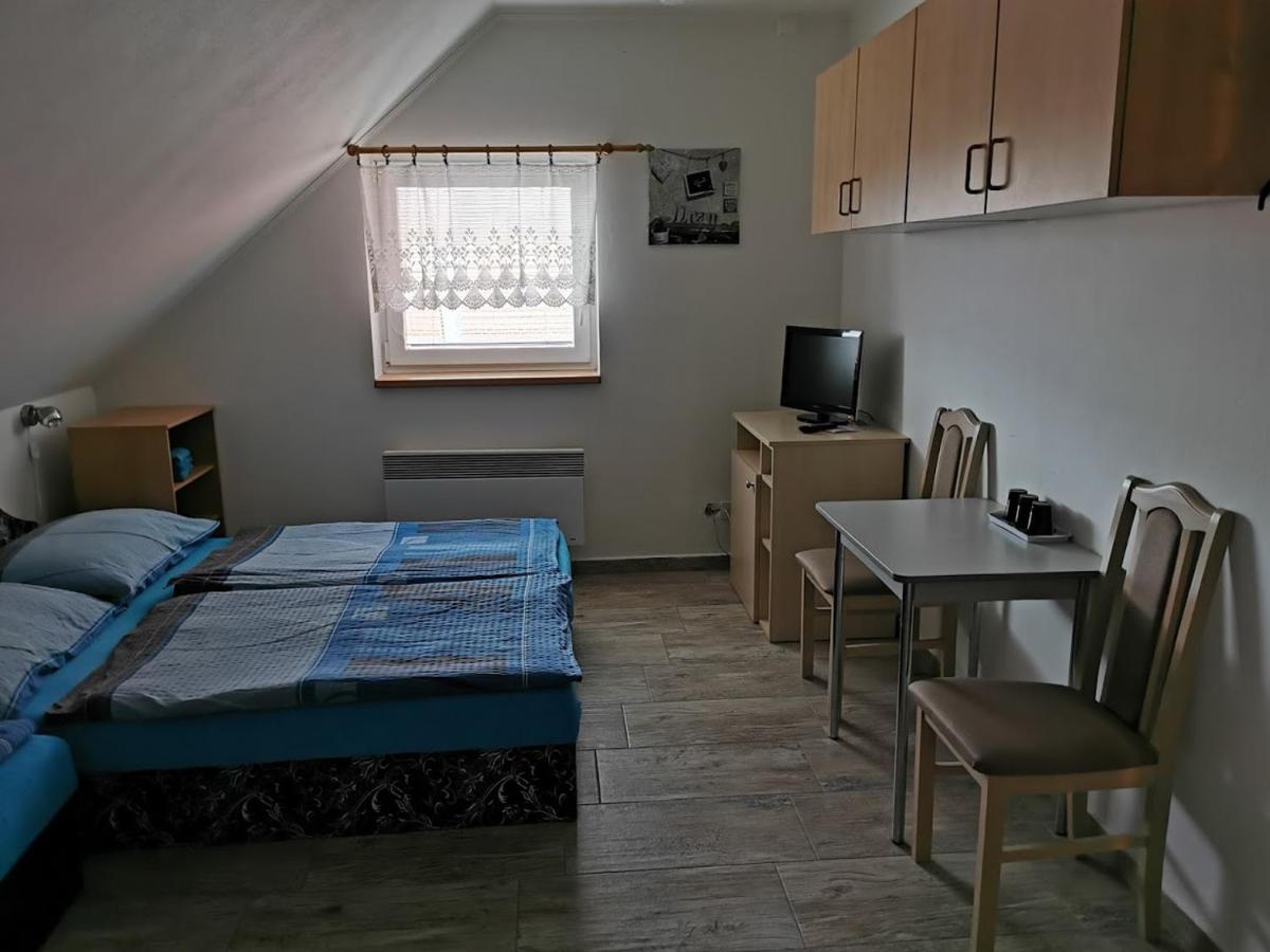 Restaurace a penzion u Jessyho Perná Exteriér fotografie